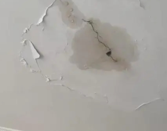 华阴阳台漏水维修公司分享下屋面防水工程质量问题原因分析